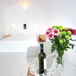 Finesse Aparthotel Oia