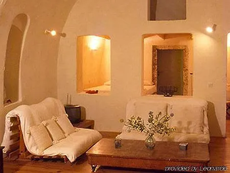 Finesse Oia (Santorini)