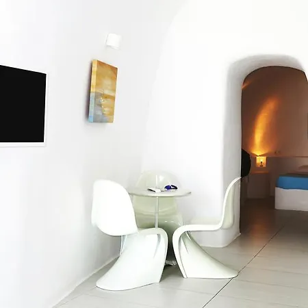 Finesse 3* Oia (Santorini)