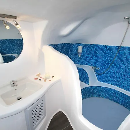 Finesse Oia (Santorini)