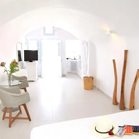 Finesse 3* Oia (Santorini)