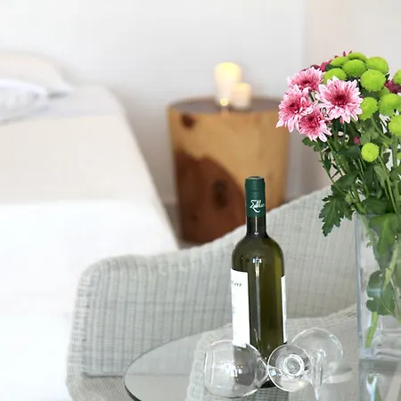 Finesse Oia (Santorini)