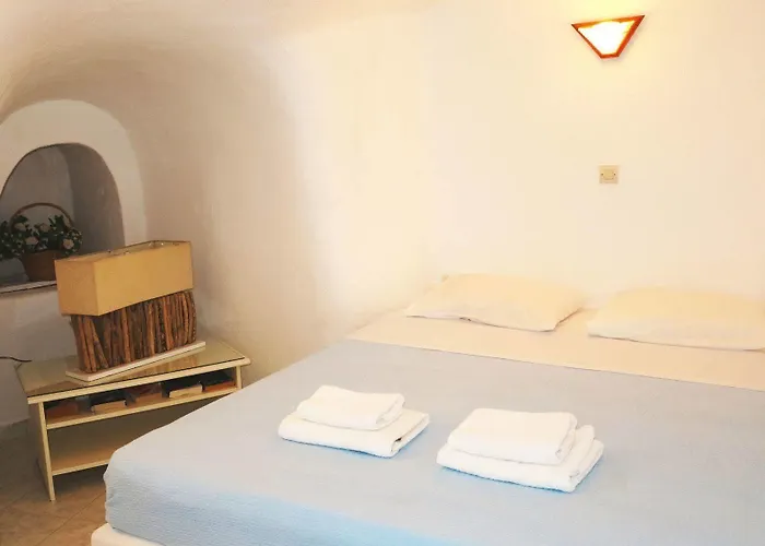 Finesse Oia (Santorini)