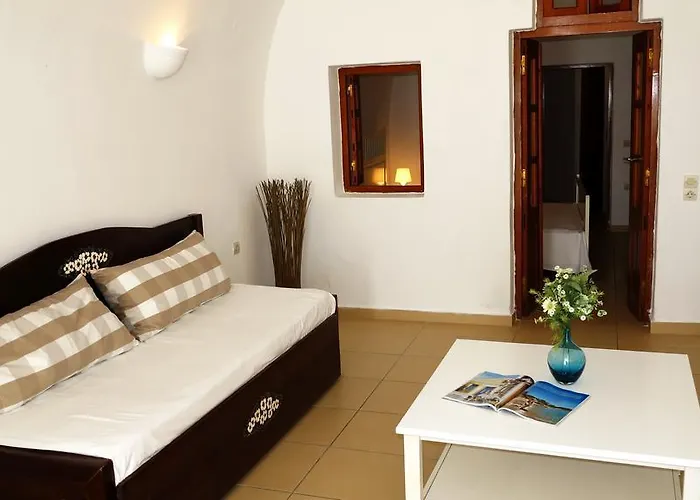 Finesse Aparthotel Oia